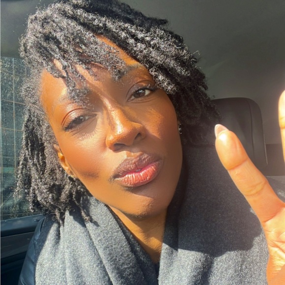 Meet your Posher, Marsha from Gems Stars and Roses! - Picture 1 of 1